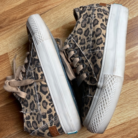 Women Size 7 Blowfish Malibu Cheetah Print Canvas Sneakers- excellent condition - Picture 2 of 5